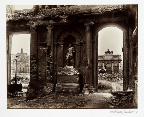 Album '1870-1871', con 89 fotografie relative alle rovine causate dall'insurrezione della Comune (Parigi 1871).  - Asta Fotografie storiche - Associazione Nazionale - Case d'Asta italiane