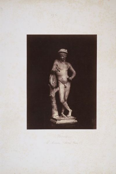 LEOPOLDO ALINARI : Firenze. Il Mercurio, scultura greca nella Galleria degli Uffizi.  - Asta Fotografie storiche - Associazione Nazionale - Case d'Asta italiane