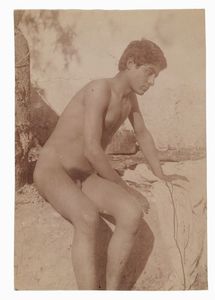 WILHELM (VON) GLOEDEN - Nudo maschile seduto.
