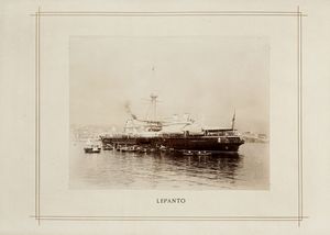 ALFRED AUGUST NOACK : Album celebrativo del IV Centenario della Scoperta dell'America, Genova 1892. Con 39 fotografie raffiguranti Navi da guerra convenute da vari Paesi e ancorate nel Porto di Genova per rendere omaggio al Re d'Italia Umberto I di Savoia.  - Asta Fotografie storiche - Associazione Nazionale - Case d'Asta italiane