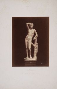 LEOPOLDO ALINARI - Firenze. L'Apollino, scultura greca nella Galleria degli Uffizi.