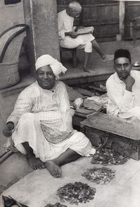 Henri Cartier-Bresson : Images  la sauvette  - Asta Libri, autografi e stampe - Associazione Nazionale - Case d'Asta italiane