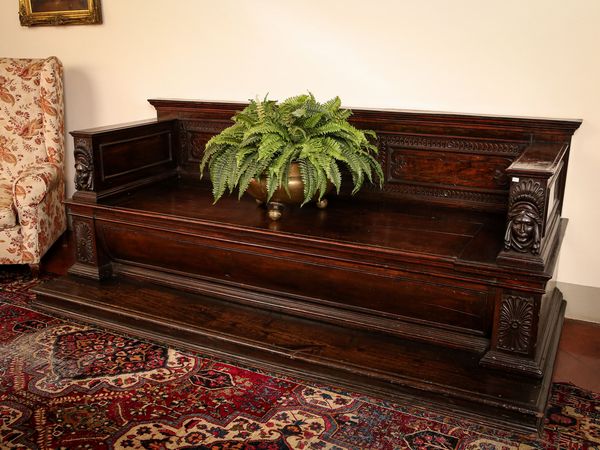 Monumentale panca da ingresso in noce  - Asta Arredi e Dipinti dal Castello di Gamberaia a Firenze - Associazione Nazionale - Case d'Asta italiane