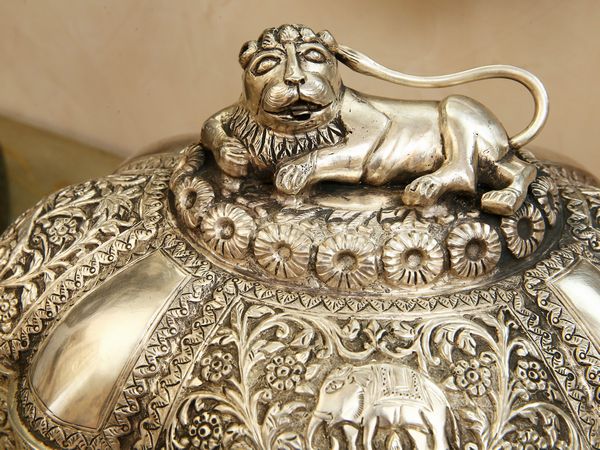 Scrigno in argento  - Asta Arredi e Dipinti dal Castello di Gamberaia a Firenze - Associazione Nazionale - Case d'Asta italiane