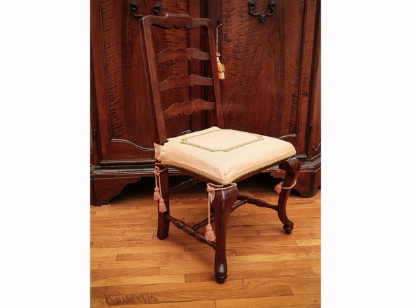 Serie di sei sedie con coppia di poltrone in noce  - Asta Arredi e Dipinti dal Castello di Gamberaia a Firenze - Associazione Nazionale - Case d'Asta italiane