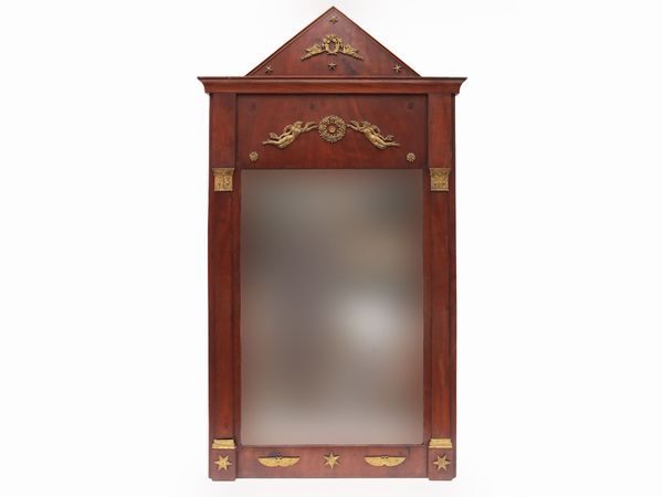 Specchiera con cornice architettonica impiallacciata in noce  - Asta Arredi e Dipinti dal Castello di Gamberaia a Firenze - Associazione Nazionale - Case d'Asta italiane