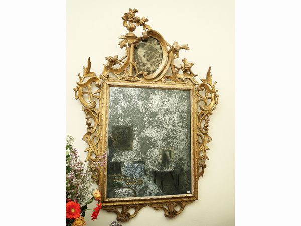 Specchiera con cornice in legno intagliato e dorato  - Asta Arredi e Dipinti dal Castello di Gamberaia a Firenze - Associazione Nazionale - Case d'Asta italiane