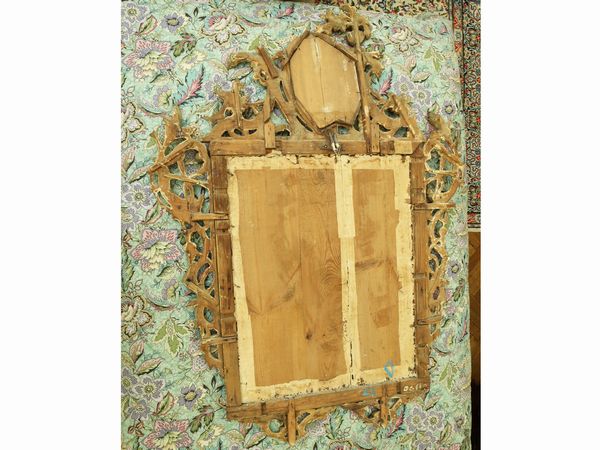 Specchiera con cornice in legno intagliato e dorato  - Asta Arredi e Dipinti dal Castello di Gamberaia a Firenze - Associazione Nazionale - Case d'Asta italiane