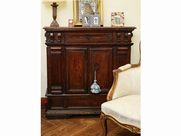 Stipo in noce  - Asta Arredi e Dipinti dal Castello di Gamberaia a Firenze - Associazione Nazionale - Case d'Asta italiane