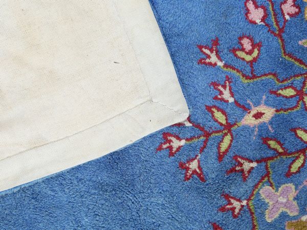 Tappeto di vecchia manifattura  - Asta Arredi e Dipinti dal Castello di Gamberaia a Firenze - Associazione Nazionale - Case d'Asta italiane