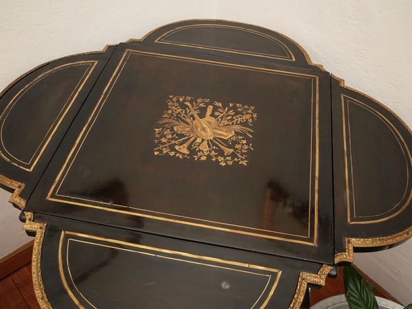Tavolino a fazzoletto in mogano  - Asta Arredi e Dipinti dal Castello di Gamberaia a Firenze - Associazione Nazionale - Case d'Asta italiane