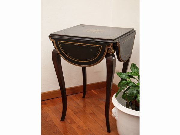 Tavolino a fazzoletto in mogano  - Asta Arredi e Dipinti dal Castello di Gamberaia a Firenze - Associazione Nazionale - Case d'Asta italiane