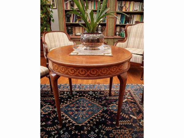 Tavolino da centro in ciliegio ed altre essenze  - Asta Arredi e Dipinti dal Castello di Gamberaia a Firenze - Associazione Nazionale - Case d'Asta italiane