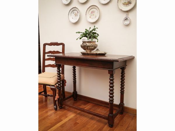 Tavolino in noce  - Asta Arredi e Dipinti dal Castello di Gamberaia a Firenze - Associazione Nazionale - Case d'Asta italiane