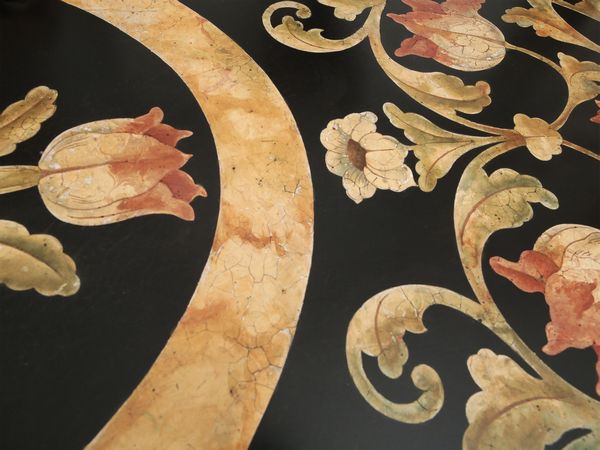 Tavolo in noce con piano in scagliola, Bianco Bianchi Firenze  - Asta Arredi e Dipinti dal Castello di Gamberaia a Firenze - Associazione Nazionale - Case d'Asta italiane