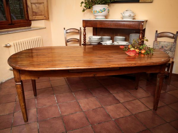 Tavolo rustico a bandelle in legno tenero  - Asta Arredi e Dipinti dal Castello di Gamberaia a Firenze - Associazione Nazionale - Case d'Asta italiane