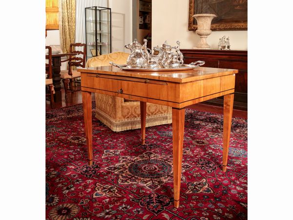 Tavolo meccanico impiallacciato in ciliegio  - Asta Arredi e Dipinti dal Castello di Gamberaia a Firenze - Associazione Nazionale - Case d'Asta italiane