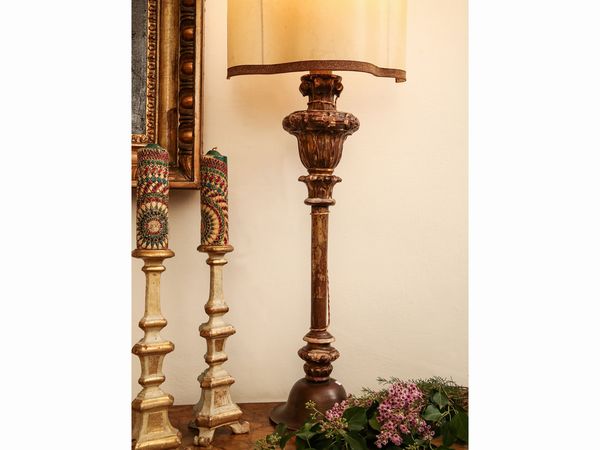 Torciera in legno intagliato e dorato  - Asta Arredi e Dipinti dal Castello di Gamberaia a Firenze - Associazione Nazionale - Case d'Asta italiane