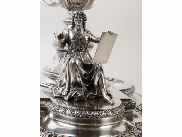 Importante trittico centrotavola vittoriano in argento sterling 925/1000  - Asta Arredi e Dipinti dal Castello di Gamberaia a Firenze - Associazione Nazionale - Case d'Asta italiane