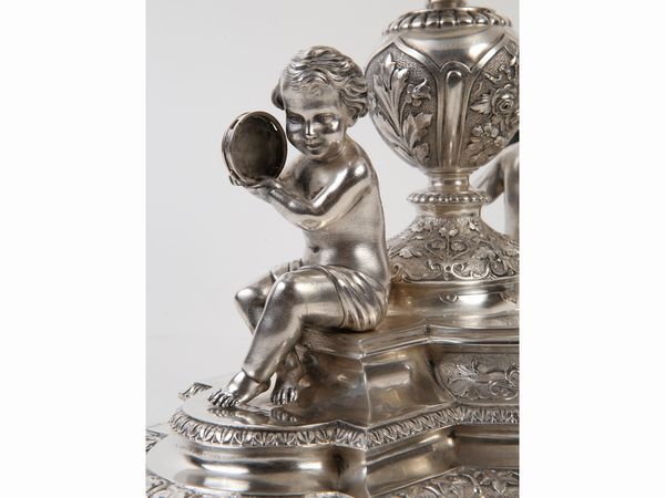 Importante trittico centrotavola vittoriano in argento sterling 925/1000  - Asta Arredi e Dipinti dal Castello di Gamberaia a Firenze - Associazione Nazionale - Case d'Asta italiane