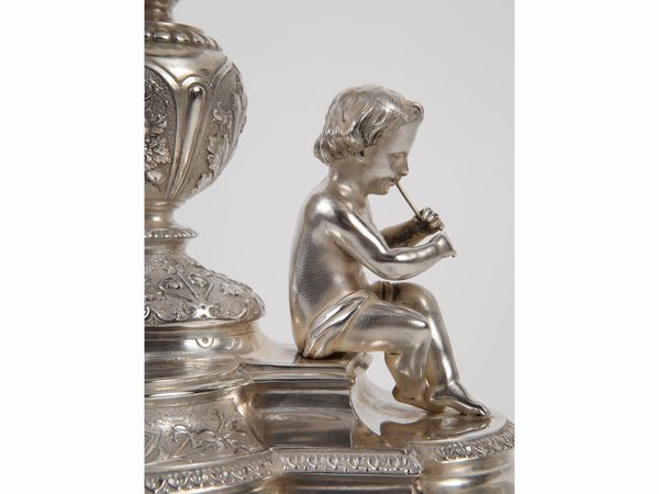 Importante trittico centrotavola vittoriano in argento sterling 925/1000  - Asta Arredi e Dipinti dal Castello di Gamberaia a Firenze - Associazione Nazionale - Case d'Asta italiane