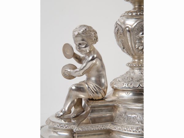Importante trittico centrotavola vittoriano in argento sterling 925/1000  - Asta Arredi e Dipinti dal Castello di Gamberaia a Firenze - Associazione Nazionale - Case d'Asta italiane