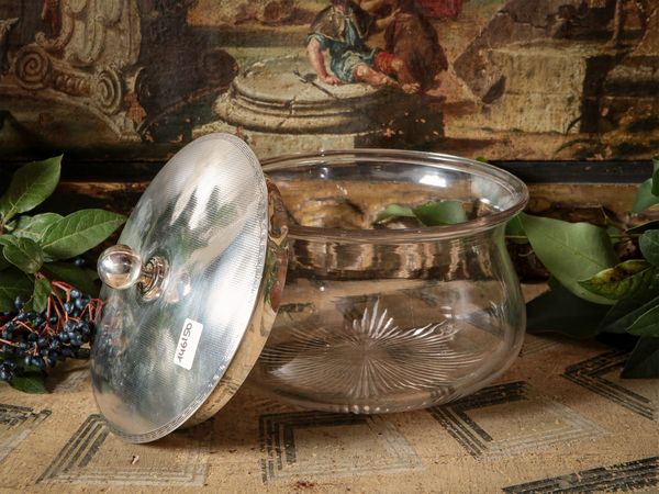 Scatola per bon bon in cristallo con coperchio in argento  - Asta Arredi e Dipinti dal Castello di Gamberaia a Firenze - Associazione Nazionale - Case d'Asta italiane