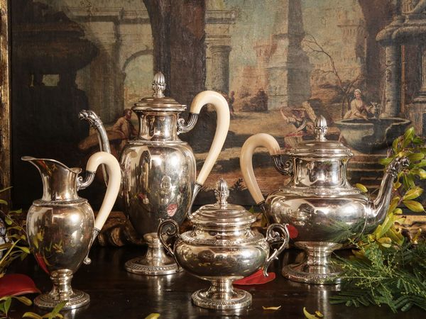 Servizio da t e caff in argento  - Asta Arredi e Dipinti dal Castello di Gamberaia a Firenze - Associazione Nazionale - Case d'Asta italiane