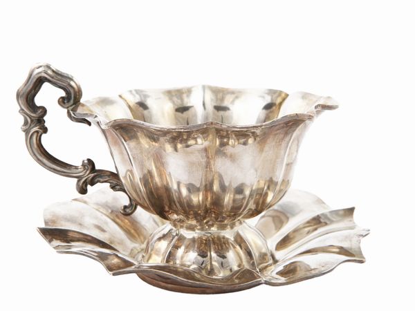 Tazza con piattino in argento  - Asta Arredi e Dipinti dal Castello di Gamberaia a Firenze - Associazione Nazionale - Case d'Asta italiane