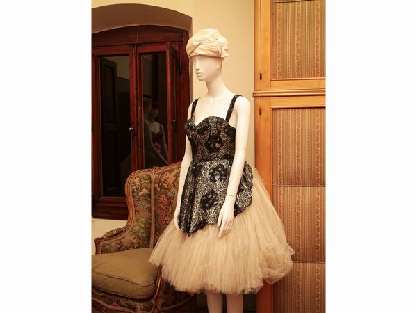 Abito da sera, Mingolini e Gugenheim  - Asta Arredi e Dipinti dal Castello di Gamberaia a Firenze - Associazione Nazionale - Case d'Asta italiane