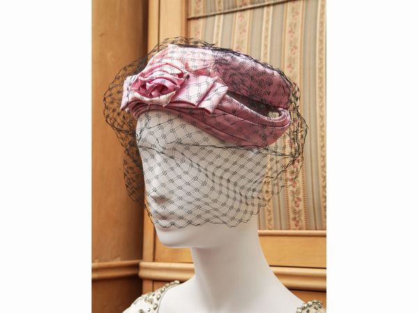 Due cappellini vintage  - Asta Arredi e Dipinti dal Castello di Gamberaia a Firenze - Associazione Nazionale - Case d'Asta italiane