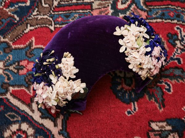 Due cappellini vintage  - Asta Arredi e Dipinti dal Castello di Gamberaia a Firenze - Associazione Nazionale - Case d'Asta italiane