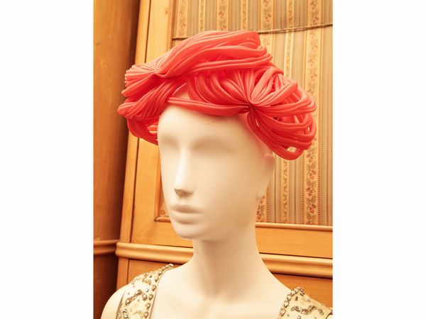 Due cappellini vintage  - Asta Arredi e Dipinti dal Castello di Gamberaia a Firenze - Associazione Nazionale - Case d'Asta italiane