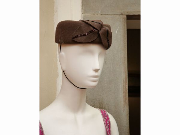 Tre cappellini vintage  - Asta Arredi e Dipinti dal Castello di Gamberaia a Firenze - Associazione Nazionale - Case d'Asta italiane