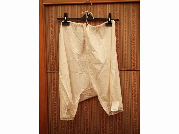 Assorimento di lingerie da letto d'epoca  - Asta Arredi e Dipinti dal Castello di Gamberaia a Firenze - Associazione Nazionale - Case d'Asta italiane