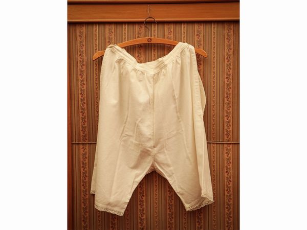 Assorimento di lingerie da letto d'epoca  - Asta Arredi e Dipinti dal Castello di Gamberaia a Firenze - Associazione Nazionale - Case d'Asta italiane