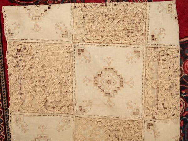 Copriletto in lino  - Asta Arredi e Dipinti dal Castello di Gamberaia a Firenze - Associazione Nazionale - Case d'Asta italiane