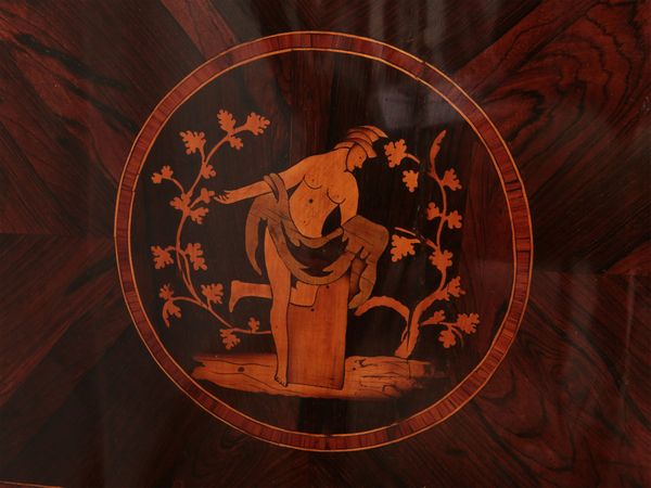 Cassettone impiallacciato in palissandro, ciliegio, noce ed altre essenze  - Asta Arredi e Dipinti dal Castello di Gamberaia a Firenze - Associazione Nazionale - Case d'Asta italiane