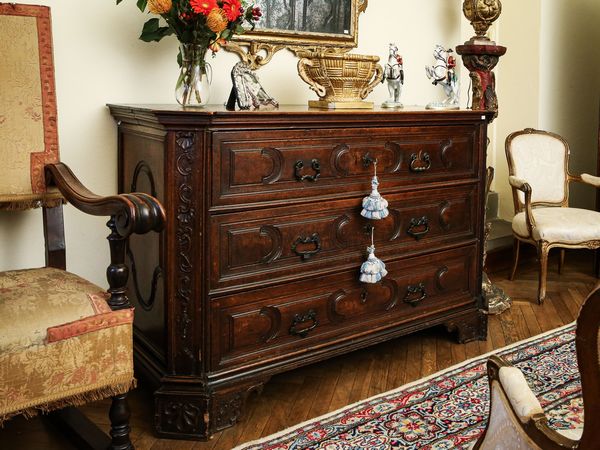 Cassettone in noce  - Asta Arredi e Dipinti dal Castello di Gamberaia a Firenze - Associazione Nazionale - Case d'Asta italiane