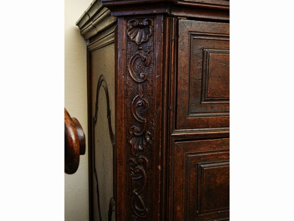 Cassettone in noce  - Asta Arredi e Dipinti dal Castello di Gamberaia a Firenze - Associazione Nazionale - Case d'Asta italiane