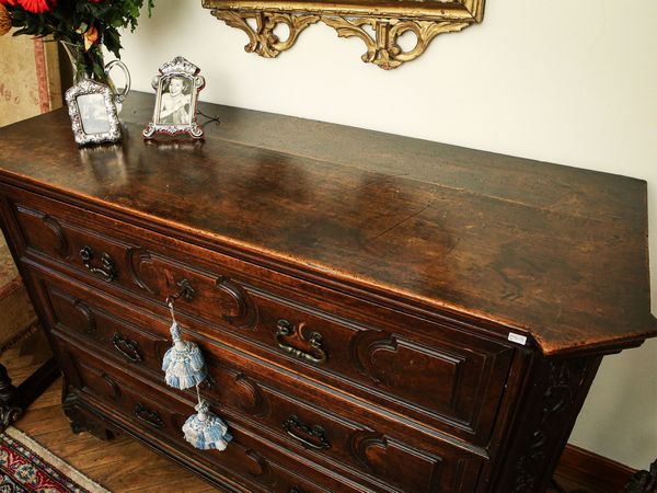 Cassettone in noce  - Asta Arredi e Dipinti dal Castello di Gamberaia a Firenze - Associazione Nazionale - Case d'Asta italiane