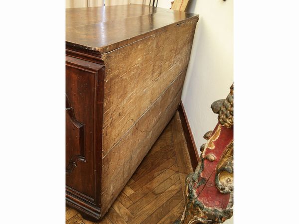 Cassettone in noce  - Asta Arredi e Dipinti dal Castello di Gamberaia a Firenze - Associazione Nazionale - Case d'Asta italiane