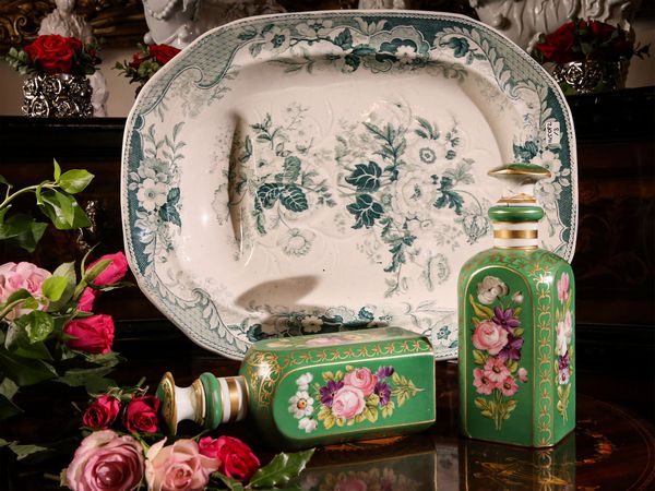 Coppia di flaconi in porcellana  - Asta Arredi e Dipinti dal Castello di Gamberaia a Firenze - Associazione Nazionale - Case d'Asta italiane