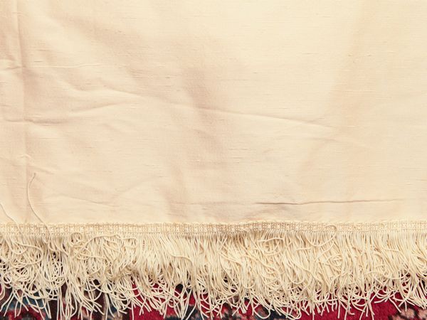 Copriletto matrimoniale in seta avorio  - Asta Arredi e Dipinti dal Castello di Gamberaia a Firenze - Associazione Nazionale - Case d'Asta italiane