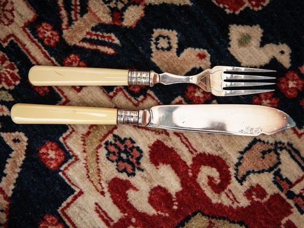 Servizio di posate da pesce in metallo argentato  - Asta Arredi e Dipinti dal Castello di Gamberaia a Firenze - Associazione Nazionale - Case d'Asta italiane