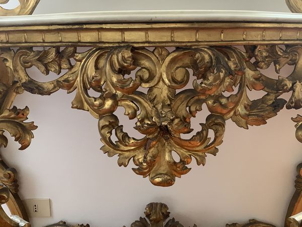 Console con specchiera in legno intagliato e dorato  - Asta Arredi e Dipinti dal Castello di Gamberaia a Firenze - Associazione Nazionale - Case d'Asta italiane
