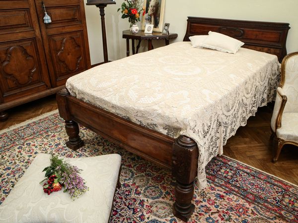 Letto ad una piazza e mezzo in noce  - Asta Arredi e Dipinti dal Castello di Gamberaia a Firenze - Associazione Nazionale - Case d'Asta italiane