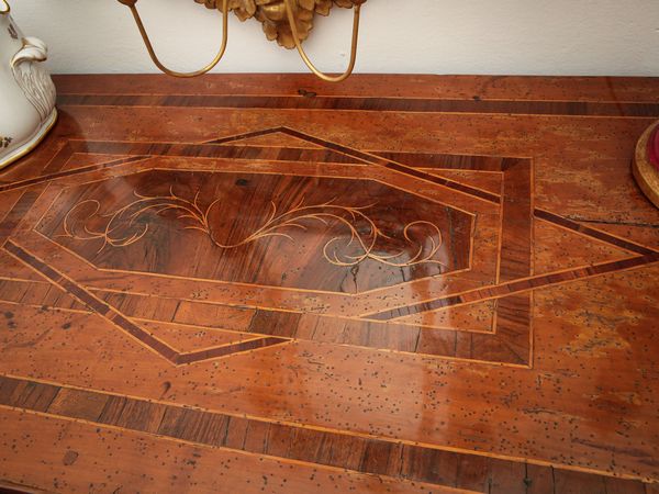 Coppia di cassettoni impiallacciati in ciliegio, noce ed altre essenze  - Asta Arredi e Dipinti dal Castello di Gamberaia a Firenze - Associazione Nazionale - Case d'Asta italiane