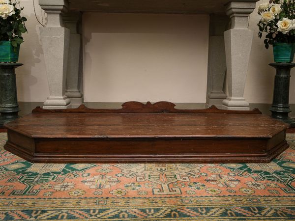 Pedana d'altare in noce  - Asta Arredi e Dipinti dal Castello di Gamberaia a Firenze - Associazione Nazionale - Case d'Asta italiane