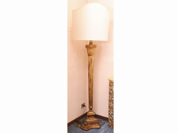 Piantana in legno intagliato e dorato  - Asta Arredi e Dipinti dal Castello di Gamberaia a Firenze - Associazione Nazionale - Case d'Asta italiane